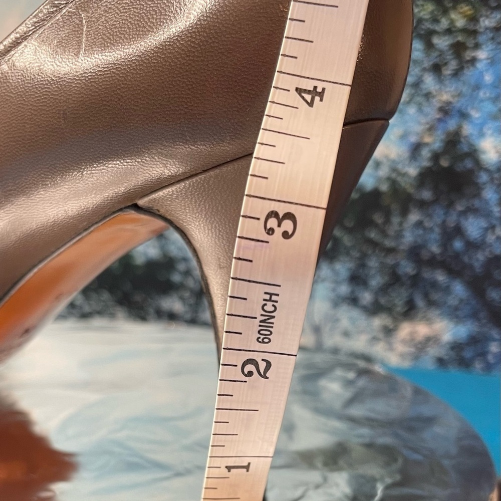 VINTAGE NWOT Yves Saint Laurent Taupe Leather Pumps - Picture 13 of 14